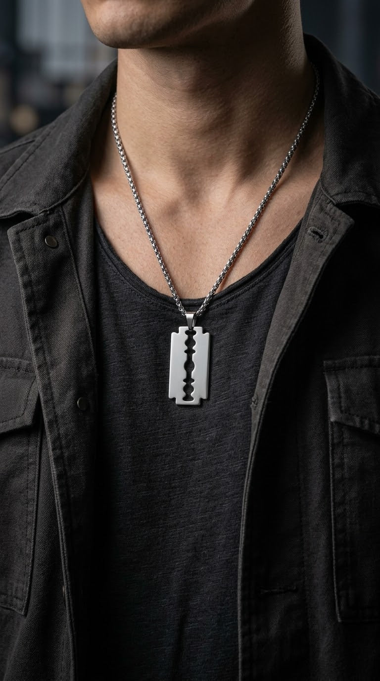 Collana con ciondolo lametta da barba razor blade in acciaio inox – catena inclusa