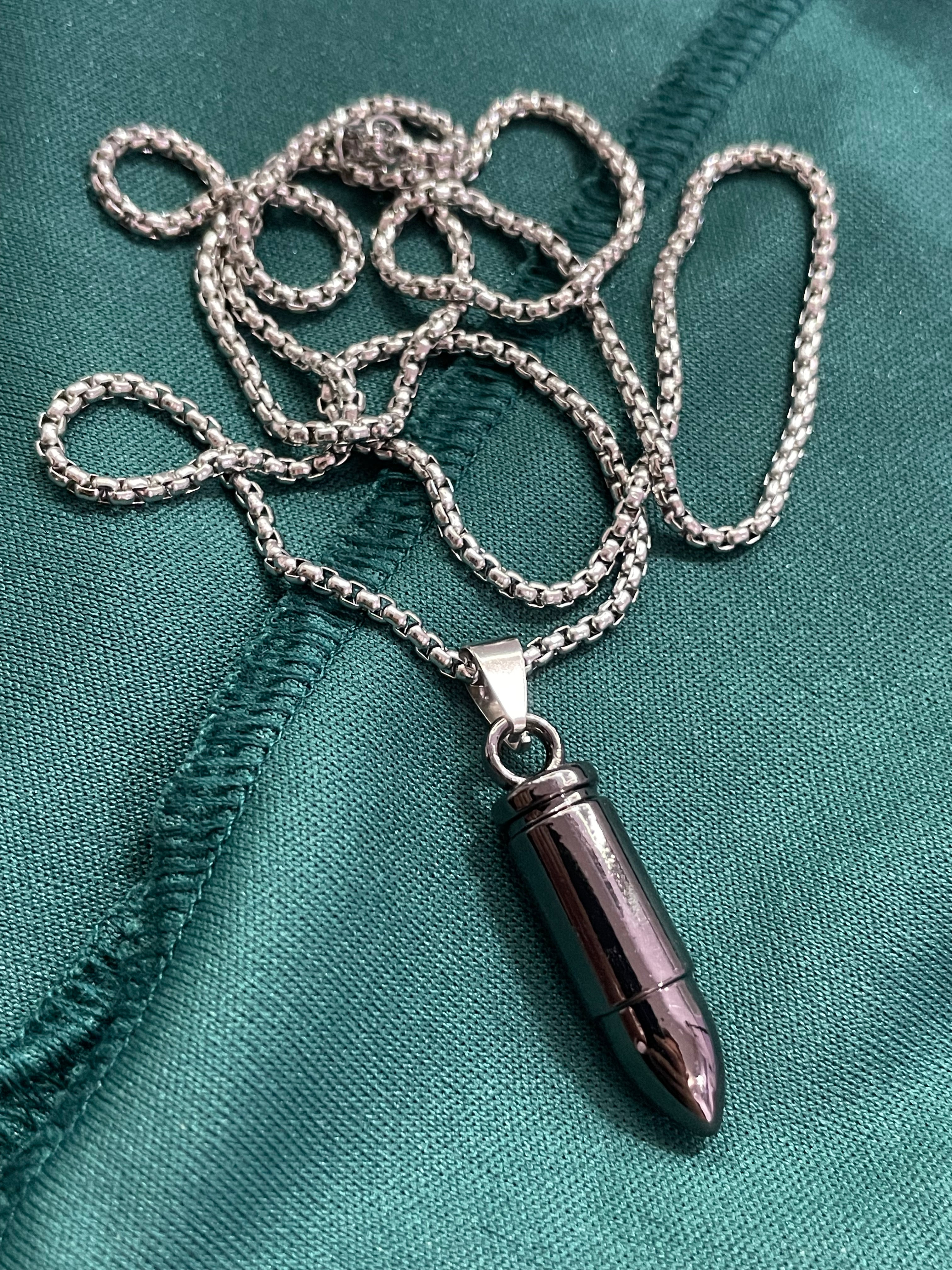 Collana con ciondolo proiettile in acciaio e catena veneziana