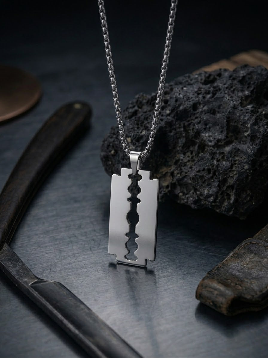 Collana con ciondolo lametta da barba razor blade in acciaio inox – catena inclusa