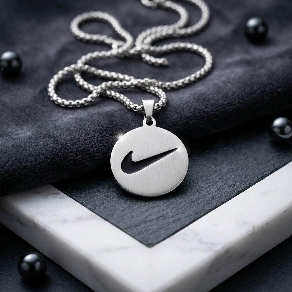Collana con Ciondolo Simbolo Iconico Nike in Acciaio