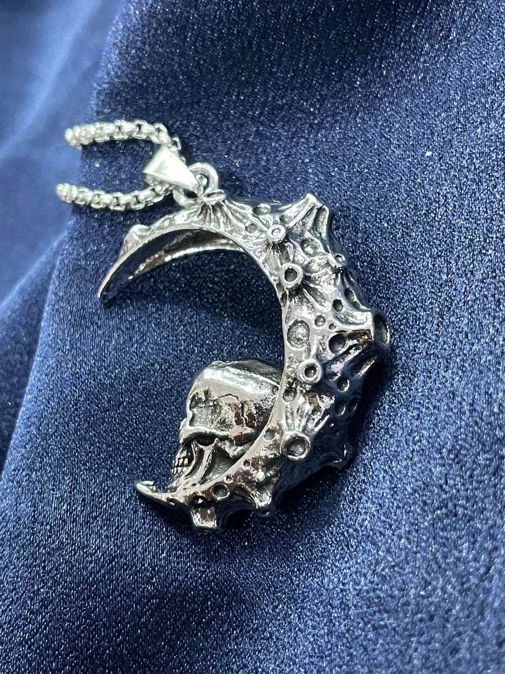 Collana ciondolo luna gotica Argentata con Teschio