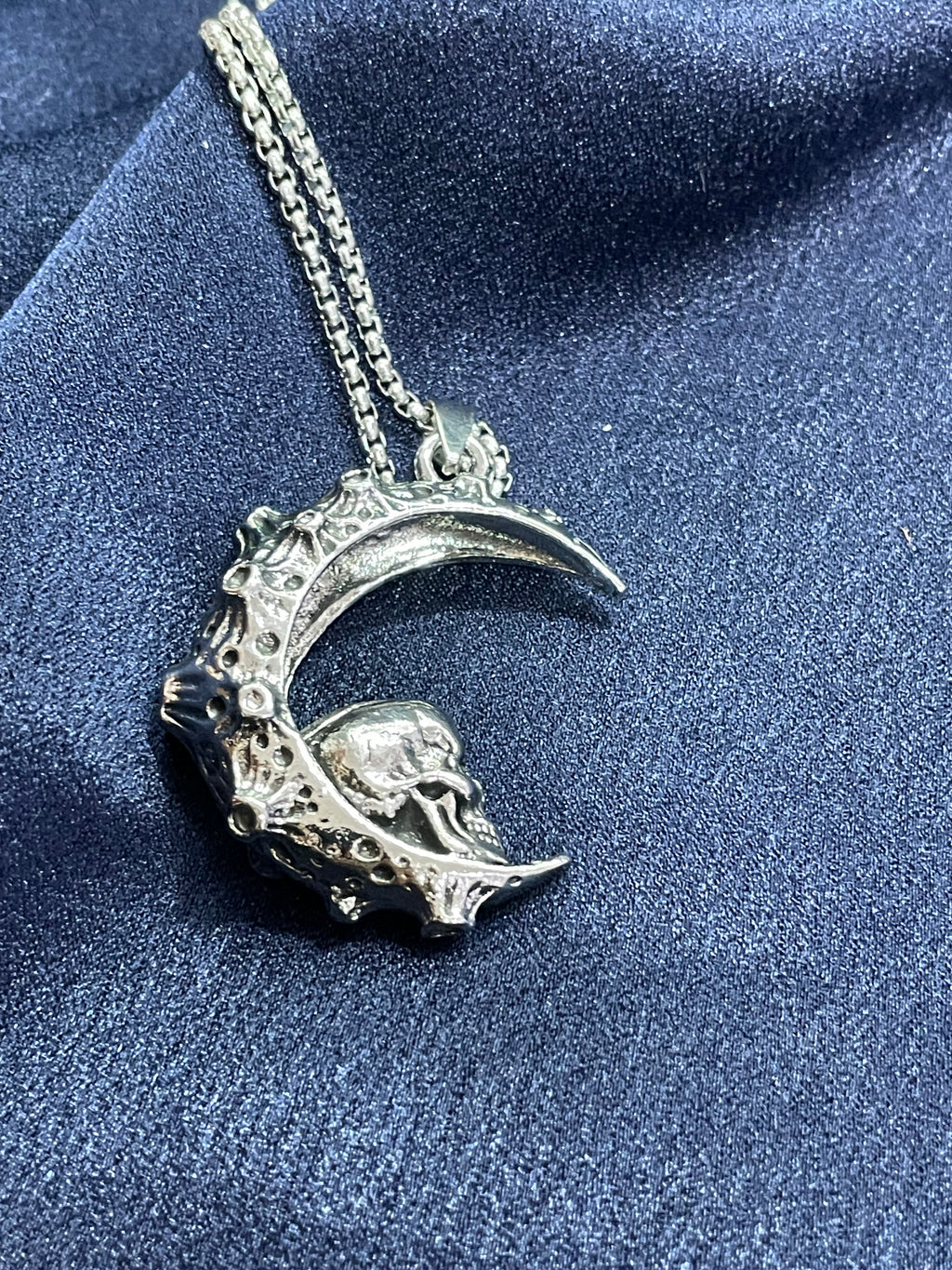 Collana ciondolo luna gotica Argentata con Teschio