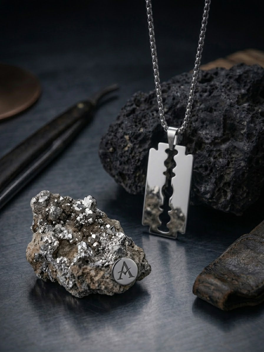 Collana con ciondolo lametta da barba razor blade in acciaio inox – catena inclusa