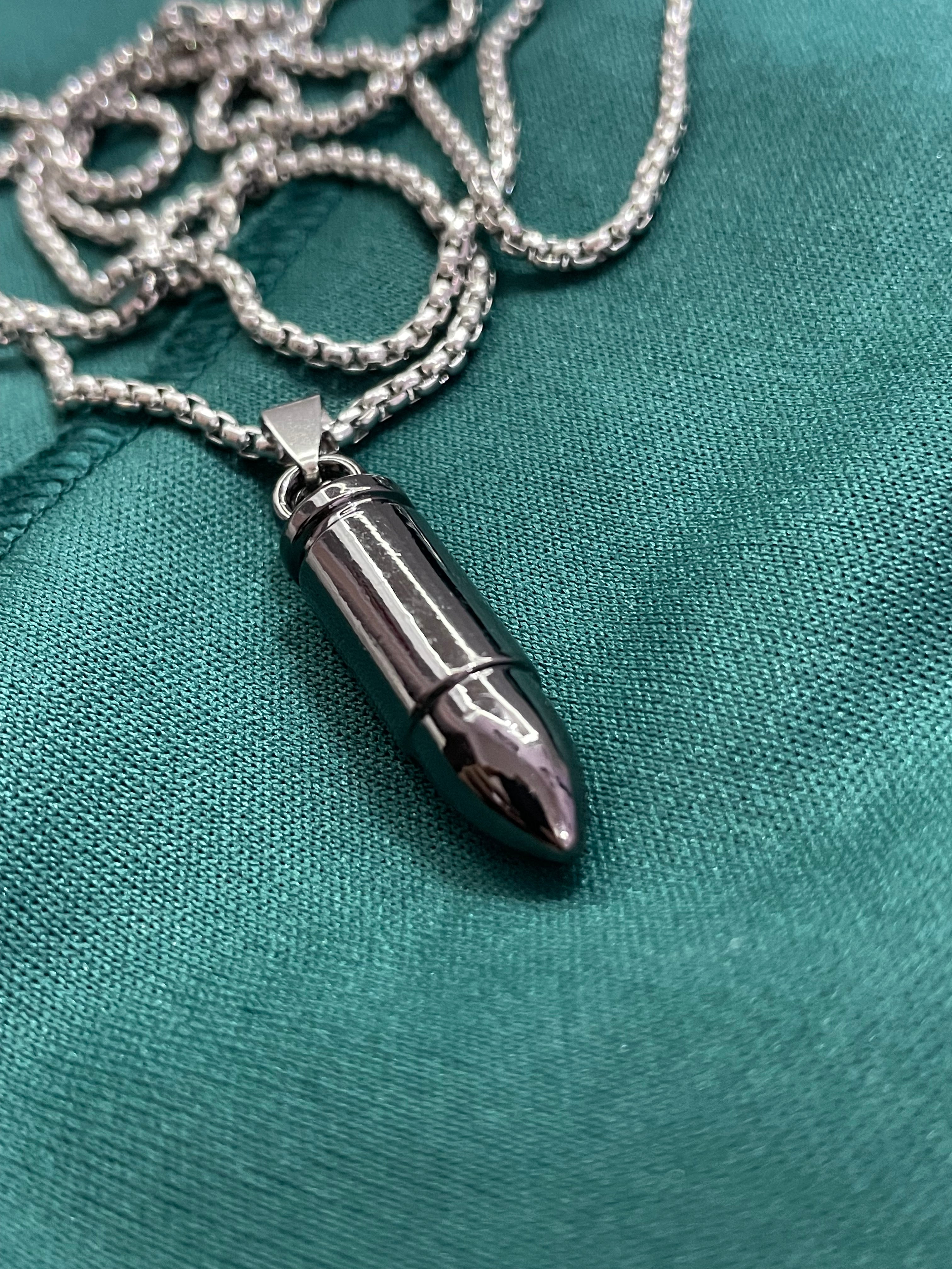 Collana con ciondolo proiettile in acciaio e catena veneziana
