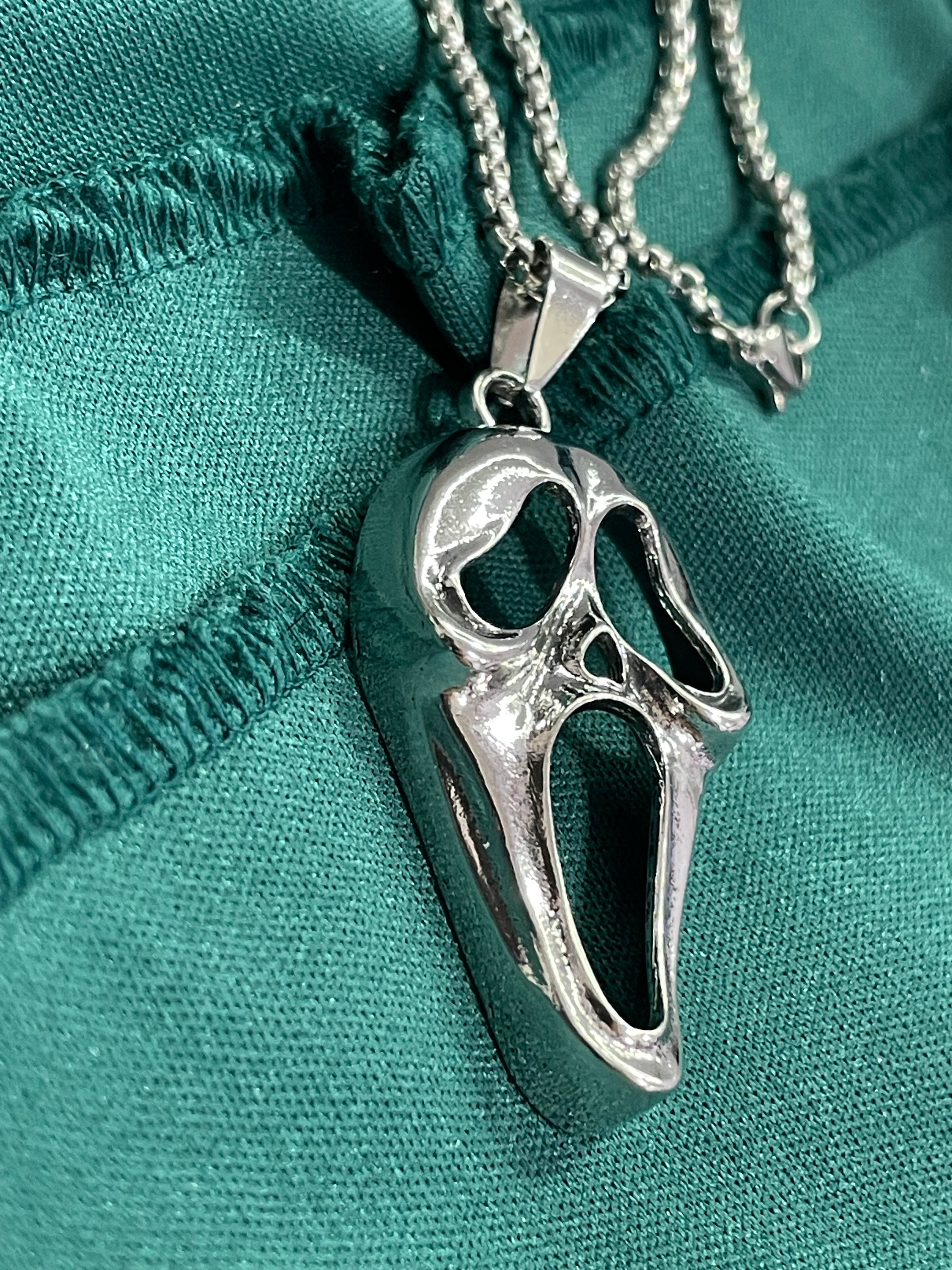 Collana con Pendente a Maschera Scream