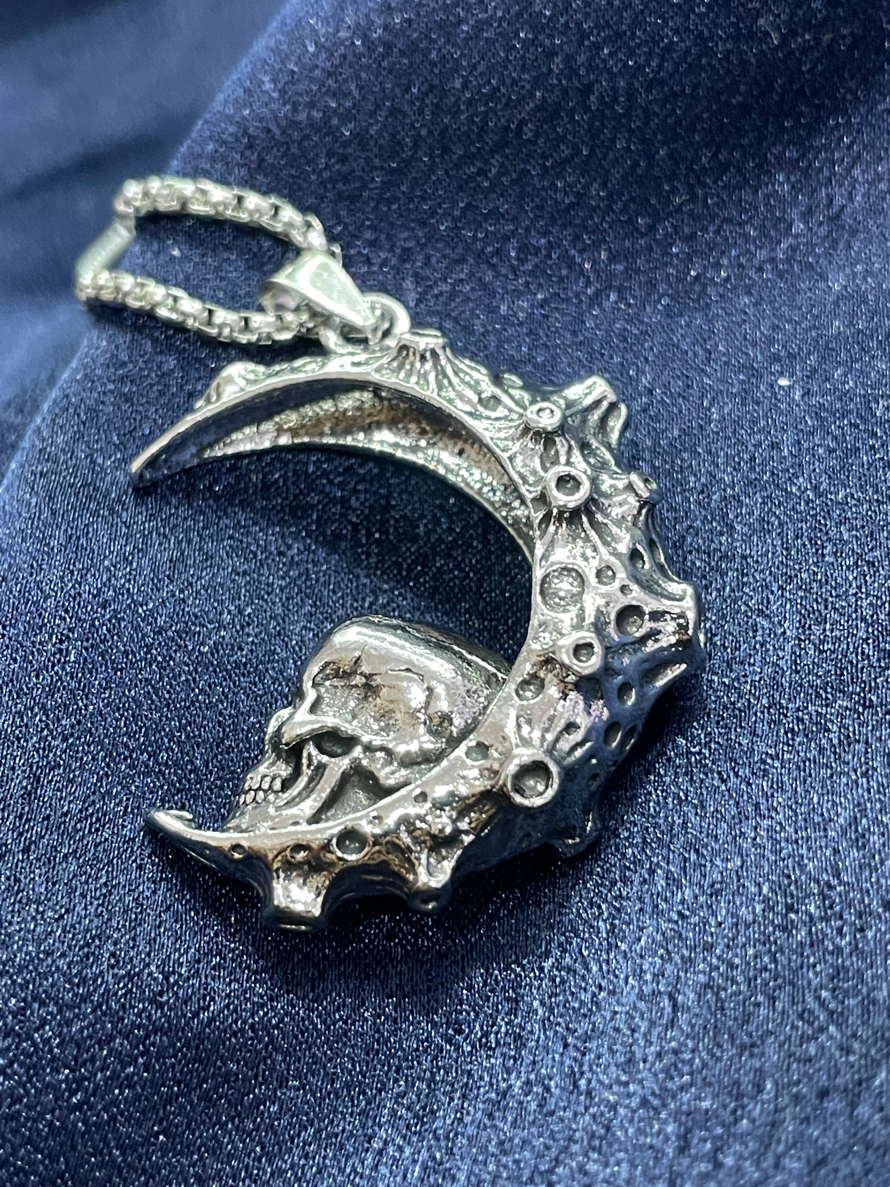 Collana ciondolo luna gotica Argentata con Teschio