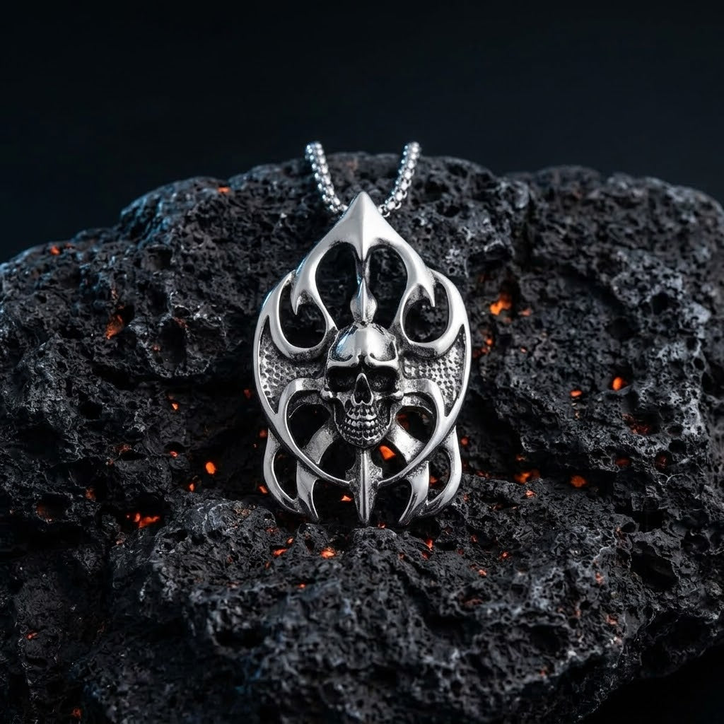 Collana con ciondolo teschio gotico tribale in acciaio inox – catena inclusa