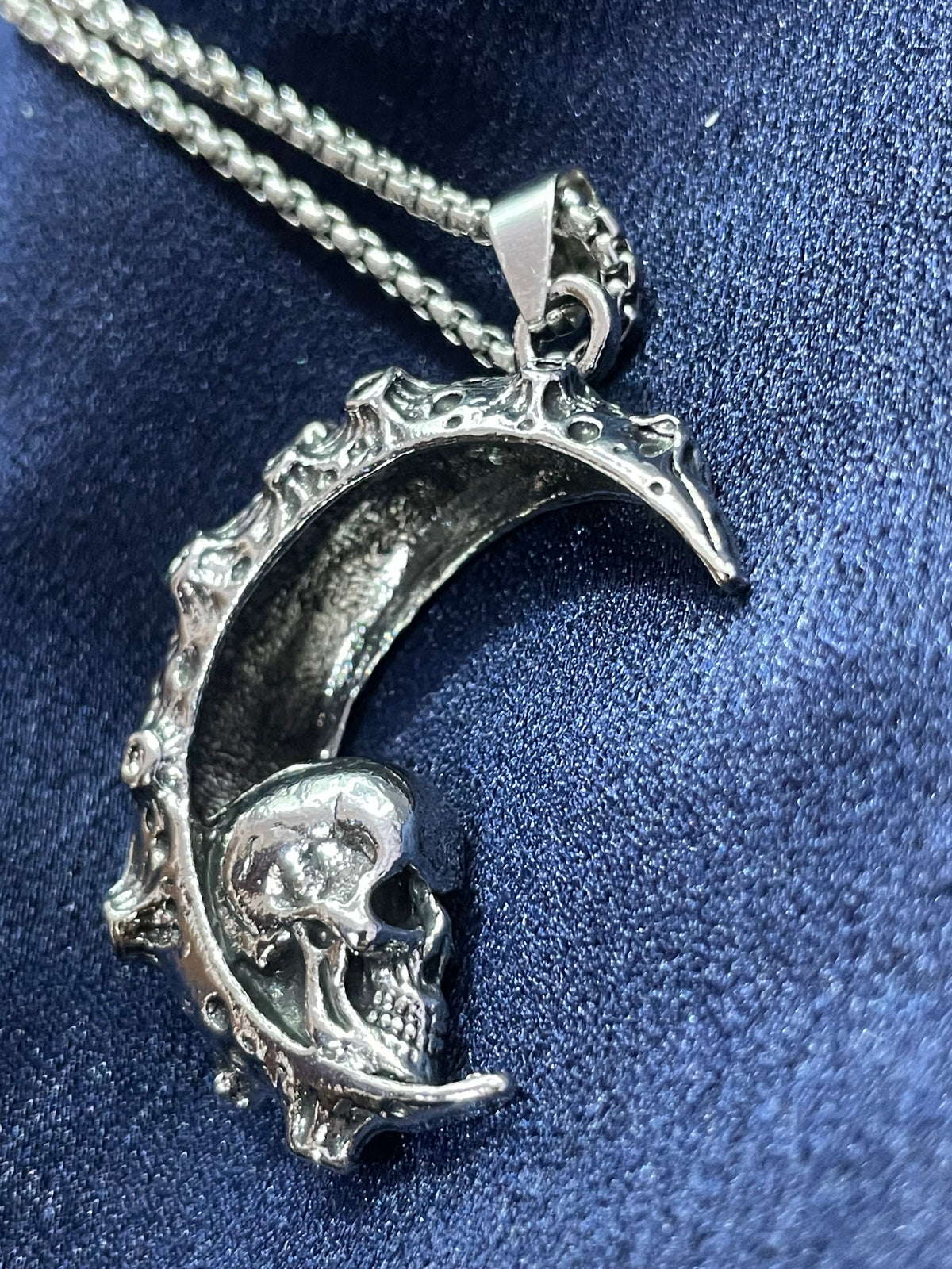 Collana ciondolo luna gotica Argentata con Teschio