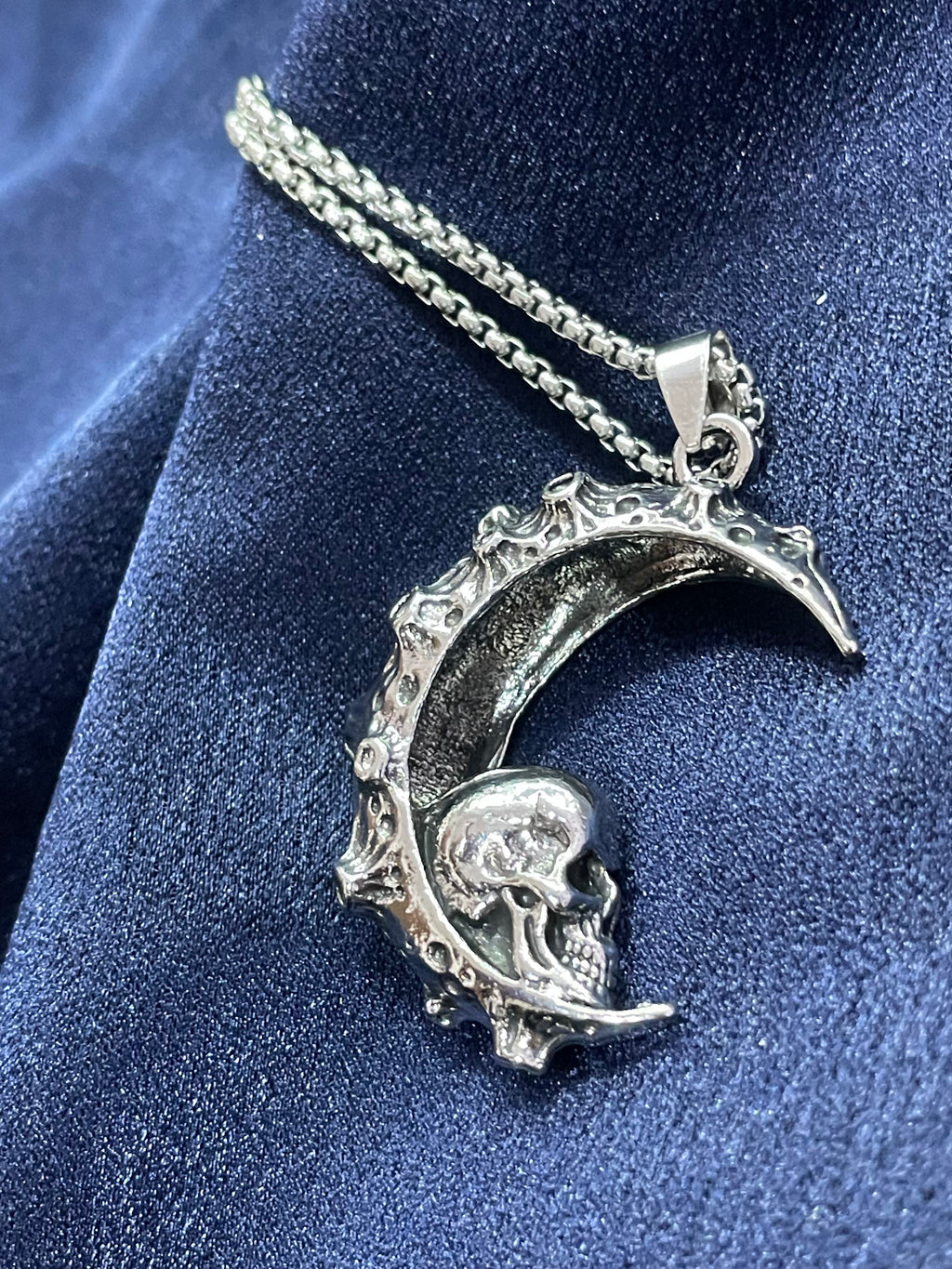 Collana ciondolo luna gotica Argentata con Teschio