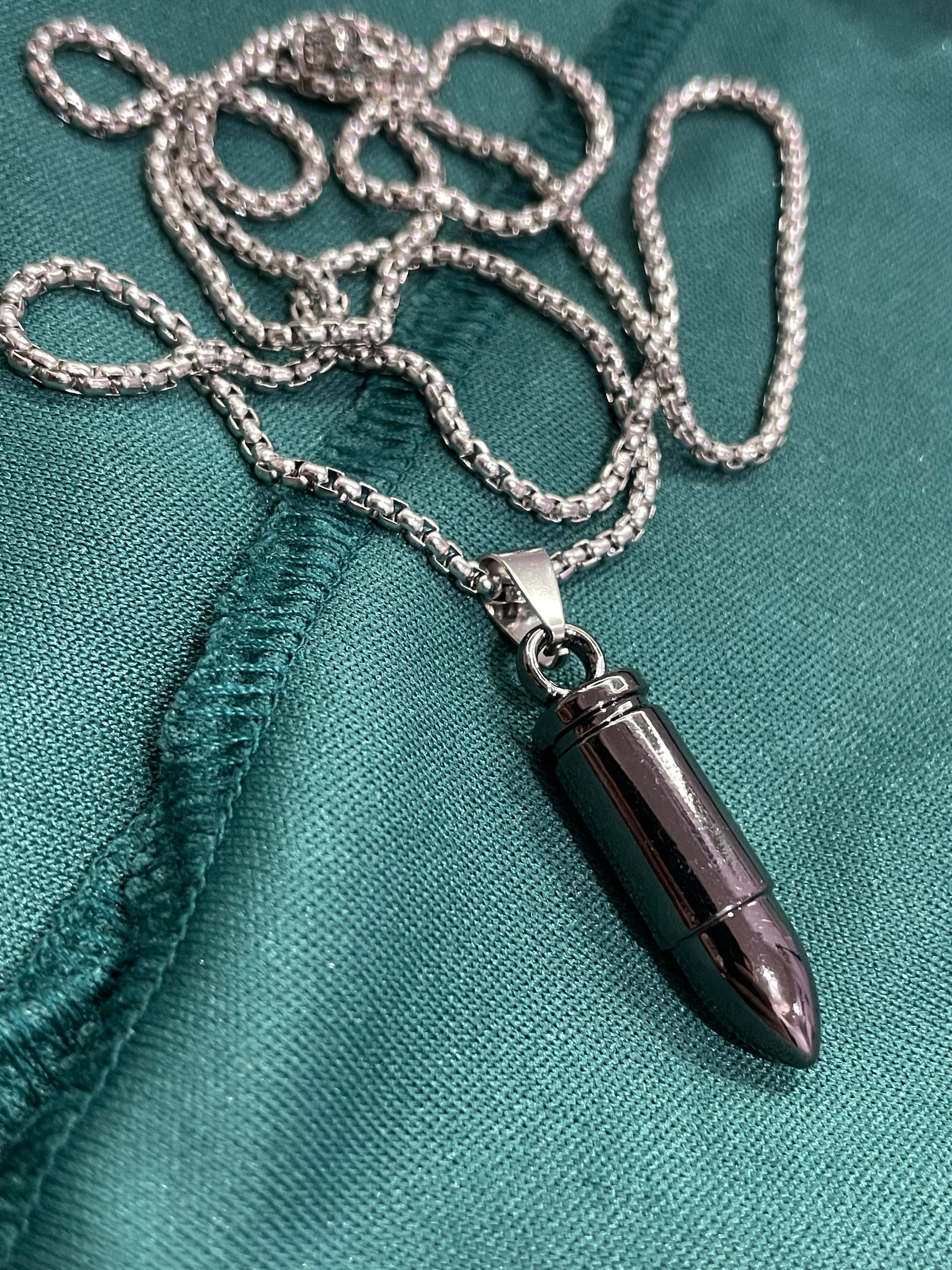 Collana con ciondolo proiettile in acciaio e catena veneziana