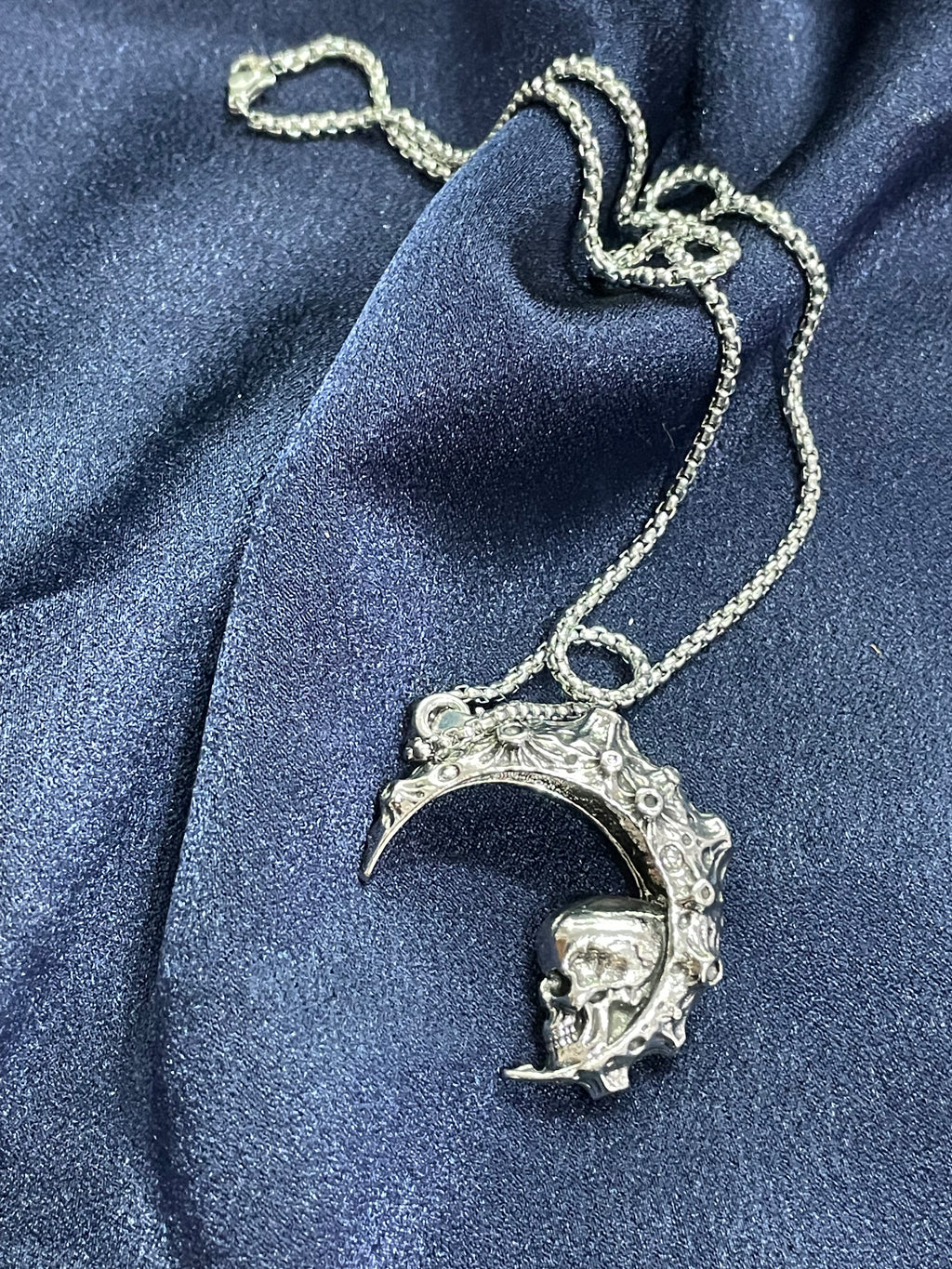 Collana ciondolo luna gotica Argentata con Teschio