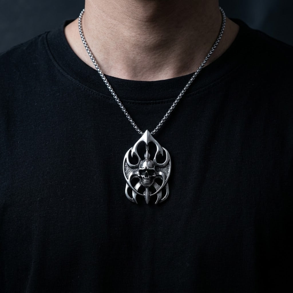 Collana con ciondolo teschio gotico tribale in acciaio inox – catena inclusa