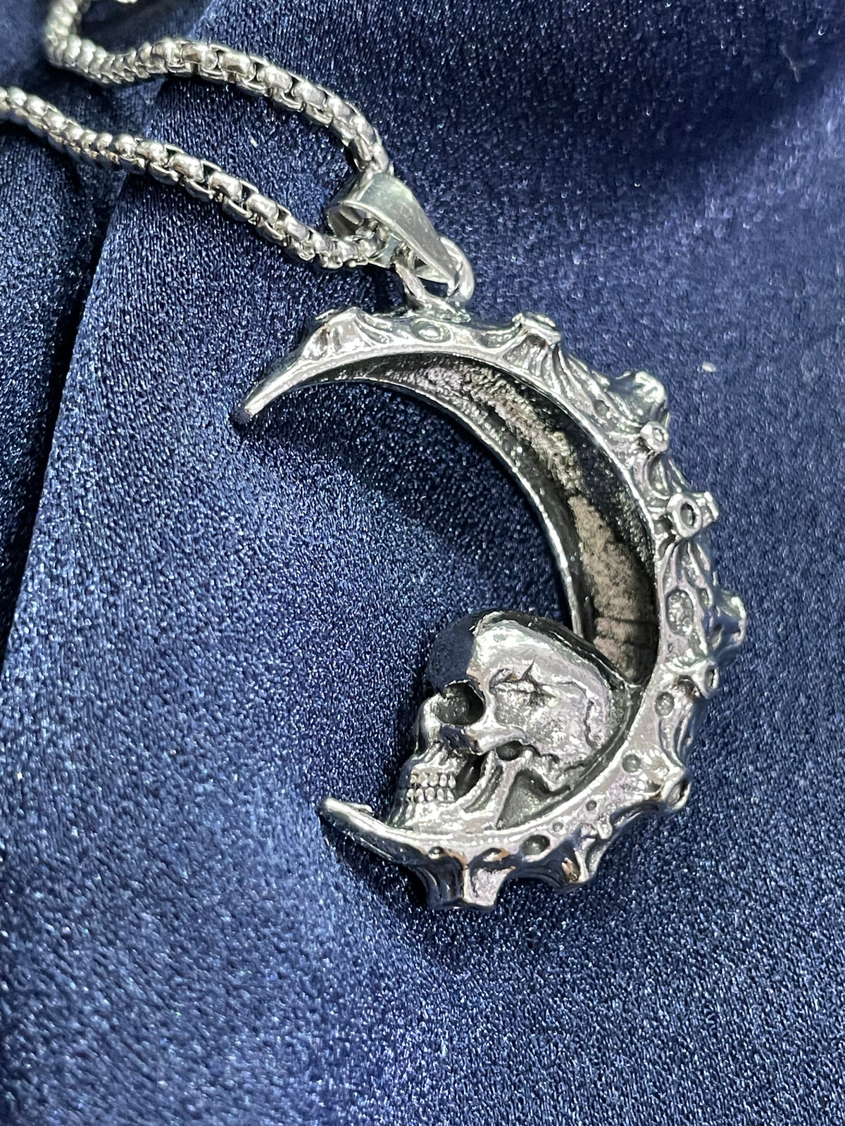 Collana ciondolo luna gotica Argentata con Teschio
