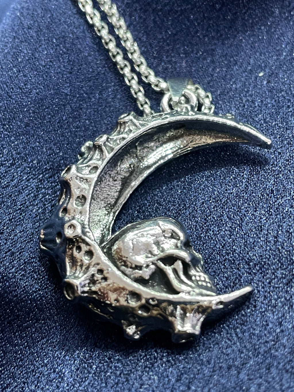 Collana ciondolo luna gotica Argentata con Teschio