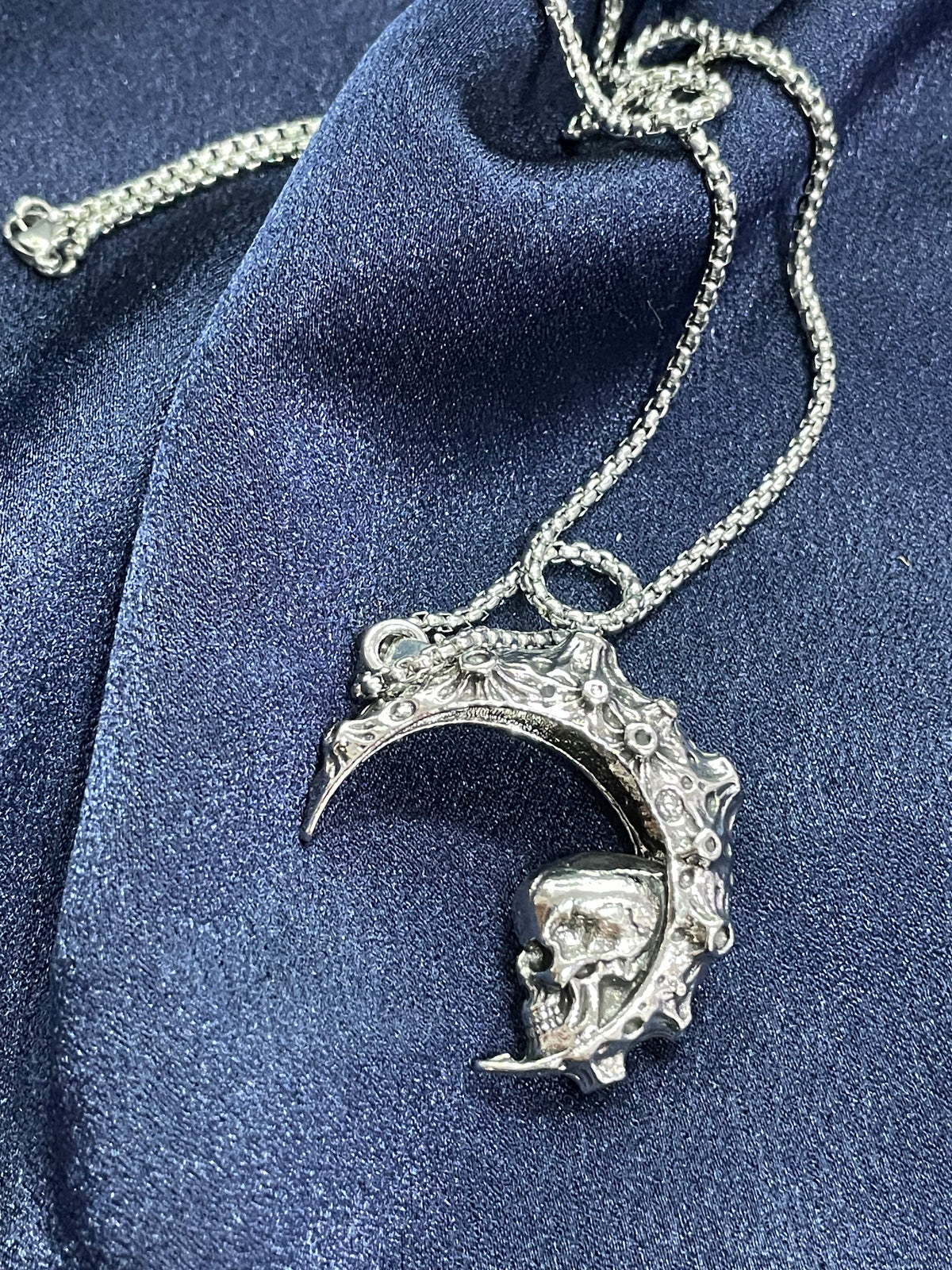 Collana ciondolo luna gotica Argentata con Teschio