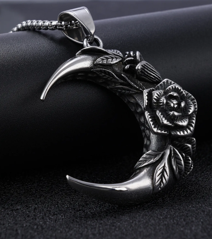 Collana gotica con luna crescente e rosa - pendente dark unisex