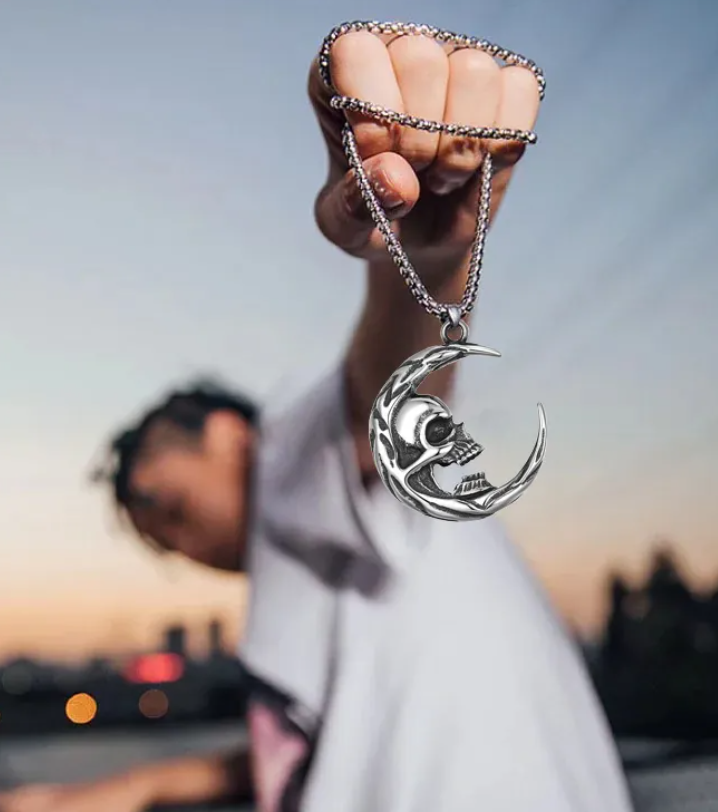 Collana gotica con teschio e luna crescente - pendente dark unisex